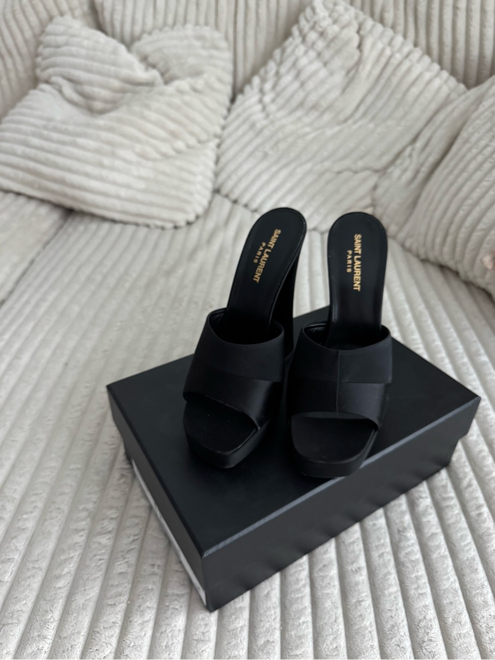 Saint Laurent size 40 Boogie 110
Black Satin Platform Mule Heels new - Picture 1 of 3